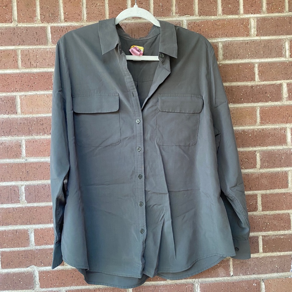 Women’s button-down dress shirt by Chico's in size 3